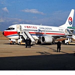 三源浦航空运输航空快运业稳步发展的原因是什么？